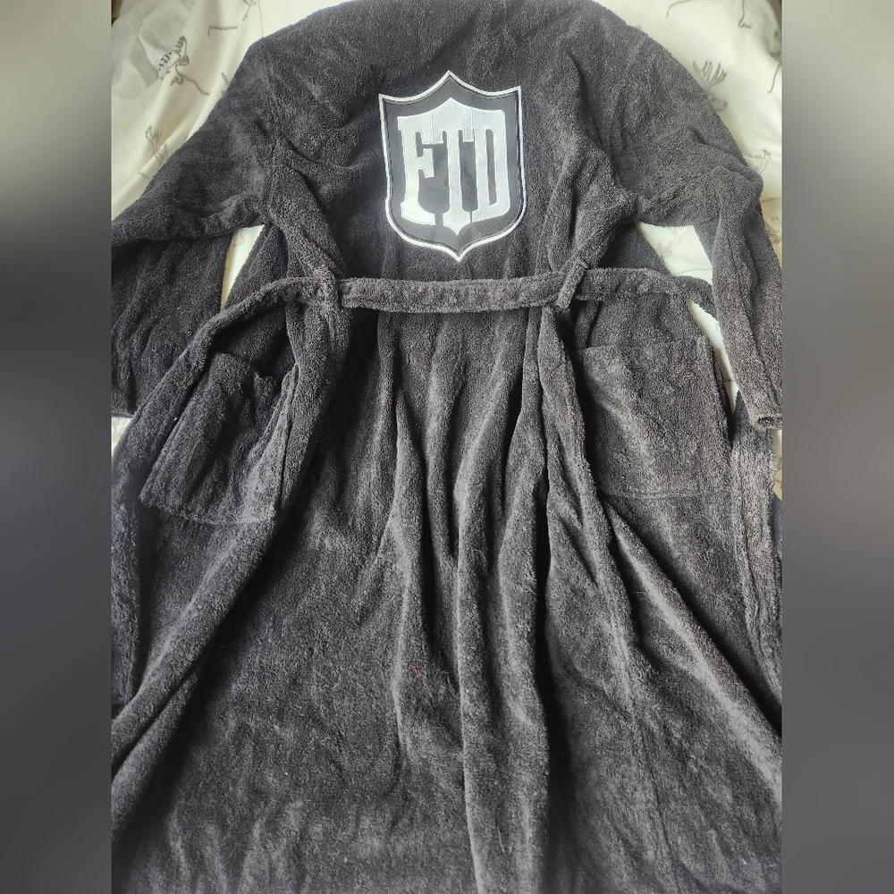 FTD Bathrobe - Picture 7 of 9